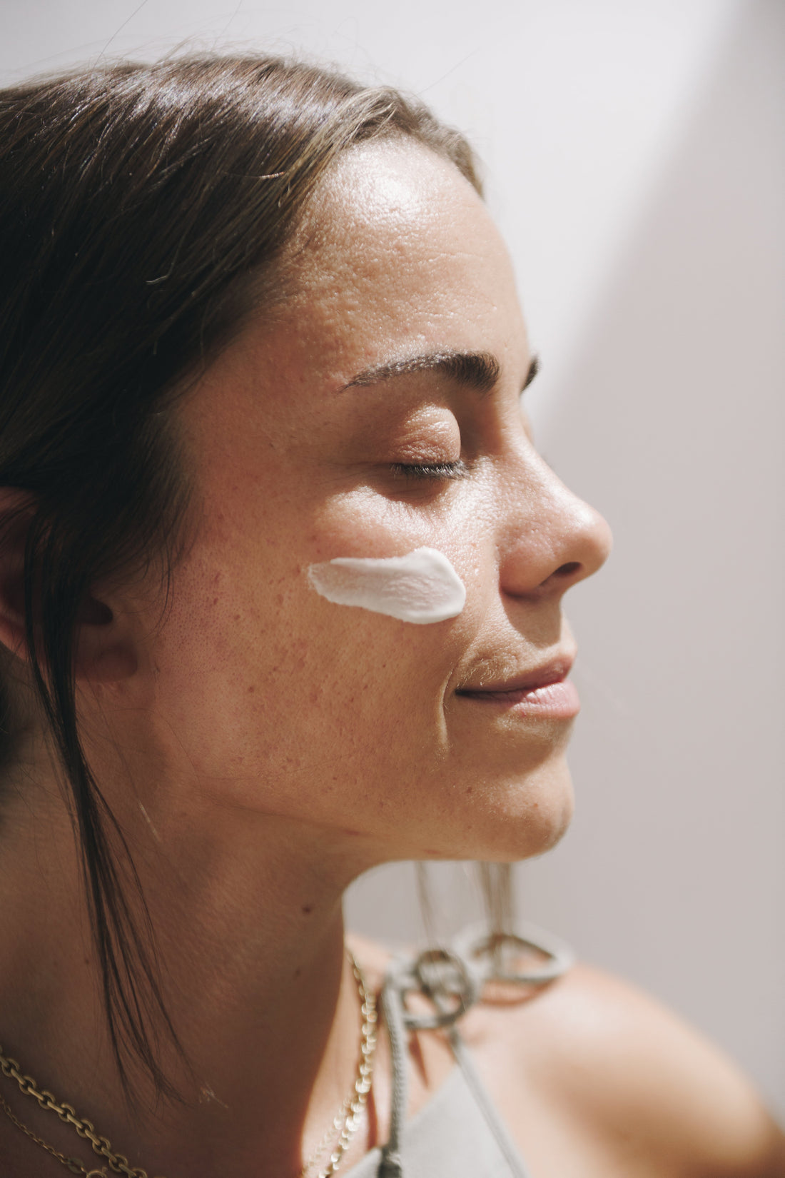 Guía completa para aplicar crema de CBD correctamente y mejorar tu piel